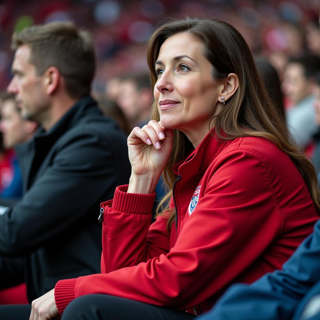 Anne Marie Plumpe-Dieterich beobachtet ein Spiel von Bayer Leverkusen im Stadion