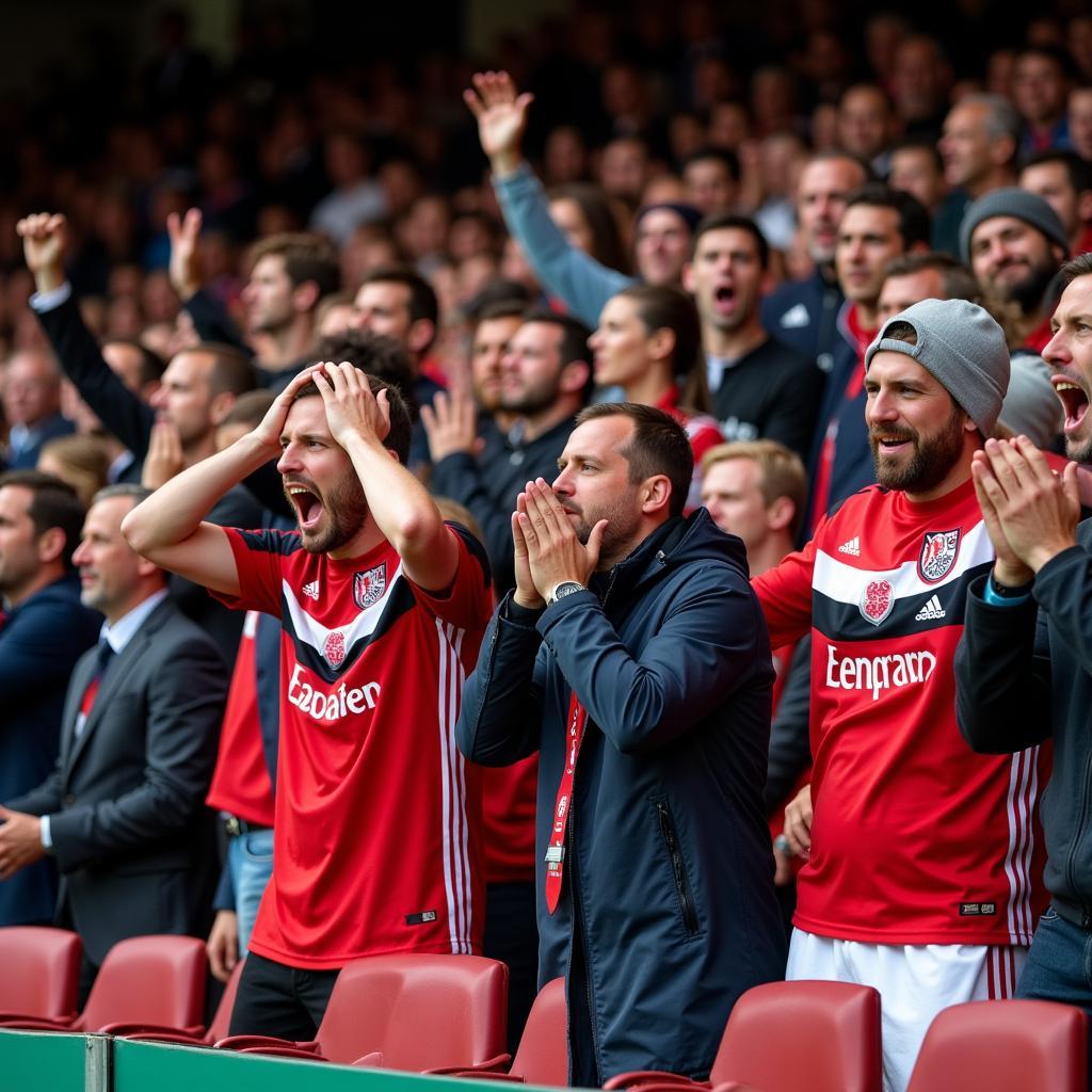 Fans von Bayer Leverkusen reagieren emotional auf einen Elfmeter.